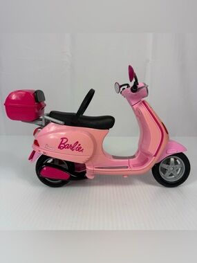 Barbie Pink Vespa Scooter Moped Mattel 2008 Incl. Side Mirrors Seat Belt Storage